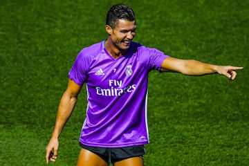 El delantero del Real Madrid Cristiano Ronaldo, durante el entrenamiento que el equipo ha realizado en Valdebebas para preparar el partido de este fin de semana contra el Osasuna, correspondiente a la tercera jornada de LaLiga Santander 2016/2017. EFE/Emilio Naranjo