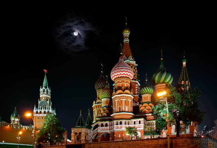 Rusia en la noche.
