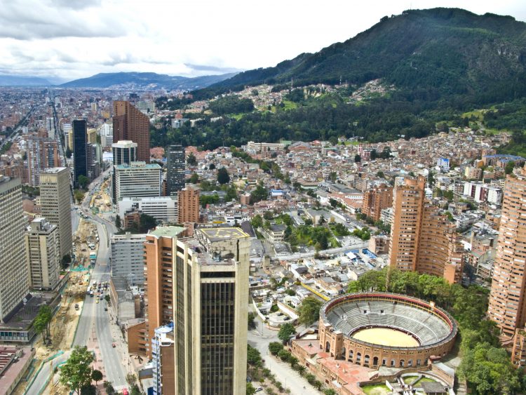 Entre los atractivos de Bogotá como mercado, mencionó que en esta capital se asienta más del 50 % de la clase media del país, que concentra el 54 % de las transacciones financieras y que su crecimiento económico en los últimos 4 o 5 años se situó en torno al 4 %.
(Dreamstime)