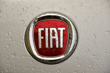 "Con Amazon abrimos una ventana a un nuevo horizonte, comienza una revolución en el modo de elegir un automóvil Fiat", afirmó el responsable de FCA para el mercado italiano, Gianluca Italia, según los medios locales.
(Dreamstime)