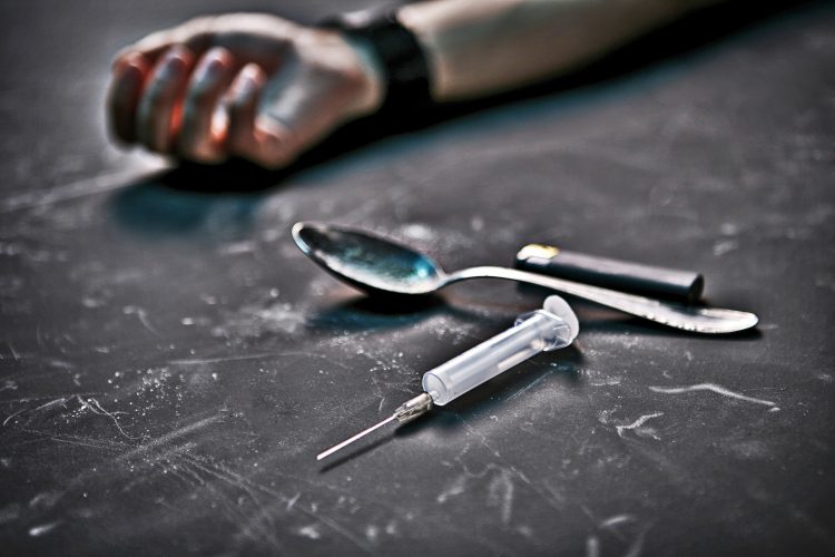 En el operativo que condujo este jueves al arresto de tres mujeres y trece hombres se encontró heroína cortada con droga sintético, además de armas.
(Dreamstime)