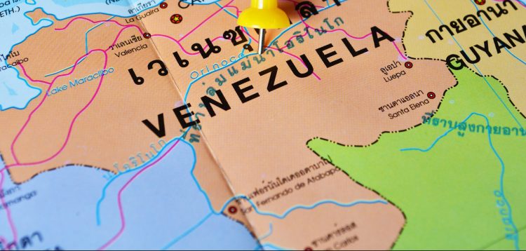 El ministro Cristo, que es oriundo de Cúcuta, consideró "afortunada" la decisión de Venezuela de permitir nuevamente el paso entre los dos países y dijo que ahora hay que esperar "a ver cómo avanza la situación".
(Dreamstime)