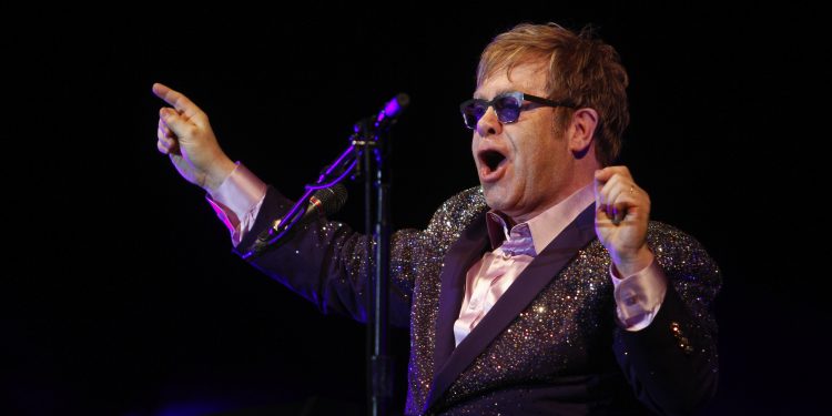 Elton John, de 69 años, ha trabajado antes en exitosos musicales, entre ellos "The Lion King" y "Billy Elliot" (Dreamstime)