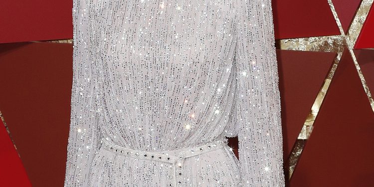 Charlize-Theron-1-1-750x375 La gala de la 89 edición de los Óscar fue la pasarela mas destacada del mundo