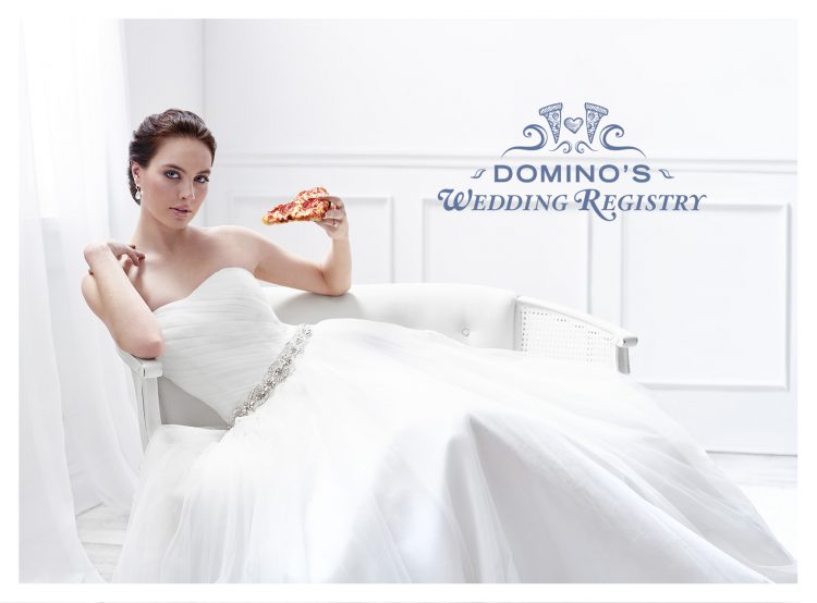 En vez de vajillas o cubertería, las parejas ahora se pueden registrar para una variedad de regalos de pizza que pueden disfrutar antes, durante o después de sus bodas.
(Cortesía Domino's Pizza).