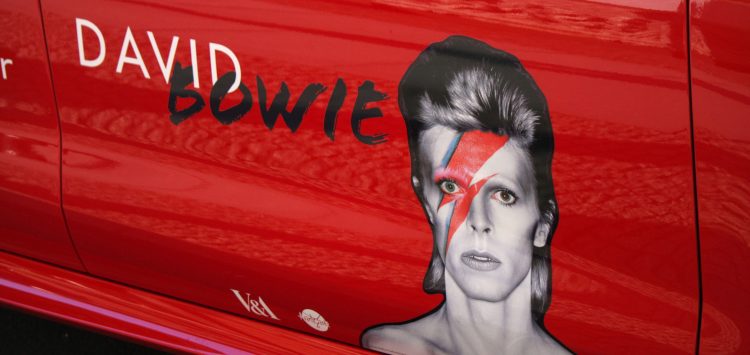 Según la Industria Fonográfica Británica (BPI), Bowie vendió en 2016 más de 1,6 millones de ejemplares de "Blackstar", tanto en formato físico como digital, superando así a sus principales competidores, la cantante Adele y el rapero Drake (Dreamstime)