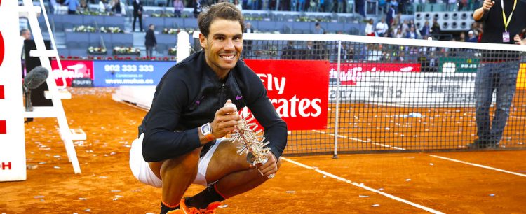 El tenista español Rafael Nadal tras vencer al austriaco Dominic Thiem, en la final del torneo Mutua Madrid Open que se disputo en la Caja Mágica, en Madrid. EFE/Sergio Barrenechea