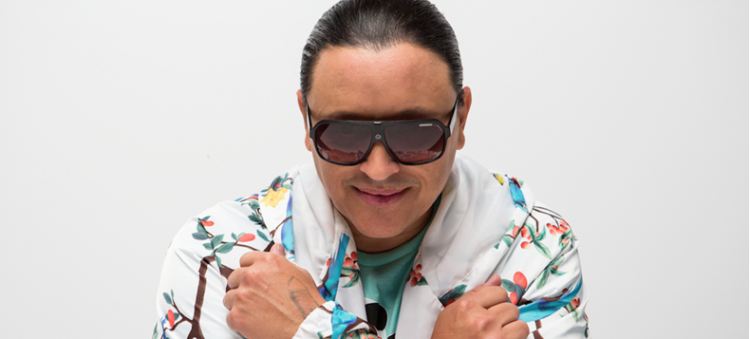 El cantante ganador de un Grammy, Elvis Crespo, se une a Ilegales en el enérgico sencillo "Guayo",
(Nevarez Communications)