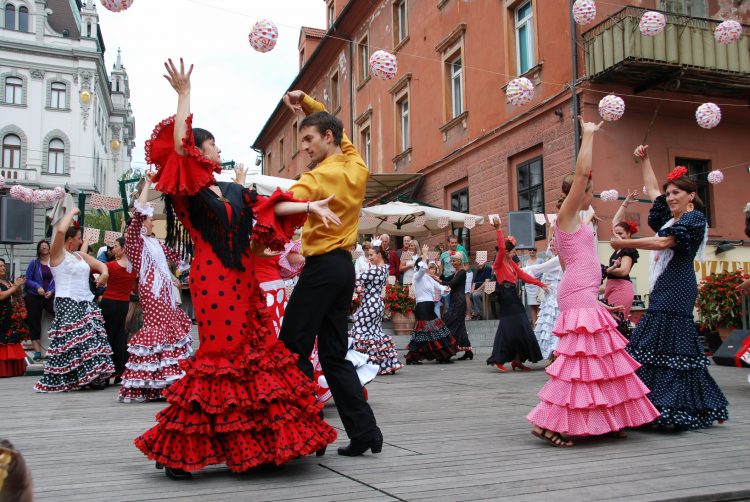 El aniversario planeará también en la programación del Primer Congreso Flamenco Antonio el Chaqueta, que se inicia hoy en La Línea en memoria de un cantaor linense, al que Camarón consideró uno de sus principales maestros.
(Dreamstime)