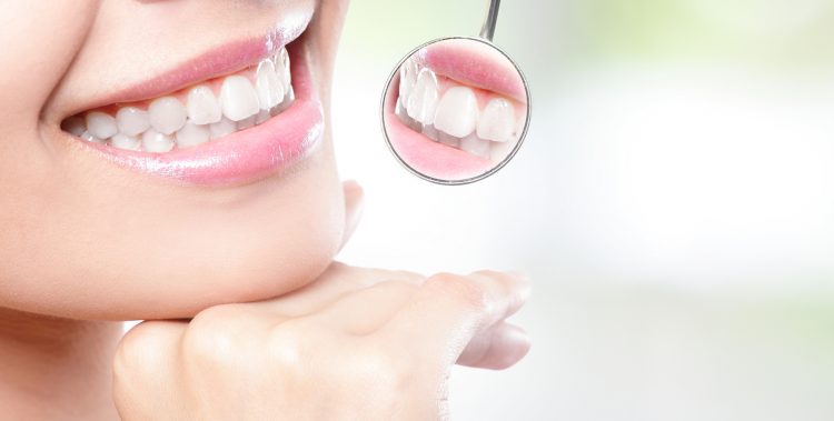 De acuerdo con datos de la Organización Mundial de la Salud (OMS), alrededor del 30 % de la población mundial con edades comprendidas entre los 65 y los 74 años no tiene dientes naturales.
(Dreamstime)