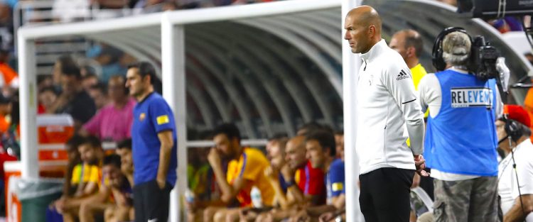 Zidane pasando un mal momento con el Madrid
