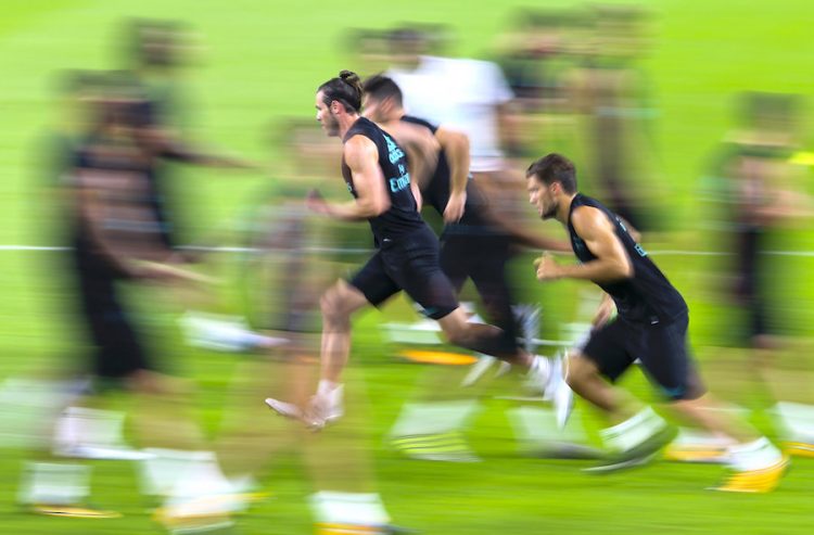 Fotografía a baja velocidad del jugador Gareth Bale (c) del Real Madrid durante un entrenamiento el pasado, viernes 28 de julio de 2017, en el estadio Hard Rock en Miami (FL, EE.UU.) EFE/JuanJo Martin