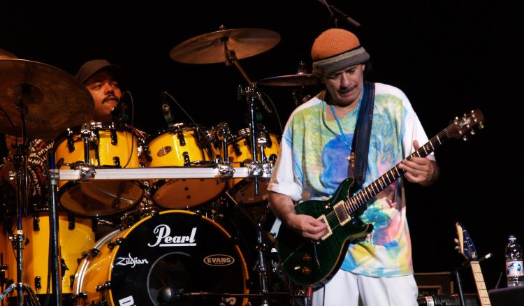 Aunque nunca ha dejado de dar conciertos y de grabar álbumes, Santana sorprendió al mundo en 1999 con "Supernatural", todo un éxito de ventas con el que ganó nueve premios Grammy, incluido el de mejor álbum del año.
(Dreamstime)