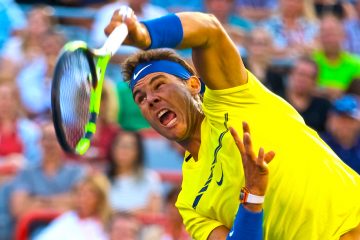 Rafael Nadal de España devuelve una bola a Borna Coric de Croacia el, miércoles 9 de agosto de 2017, durante un partido de la segunda ronda del torneo Masculino ATP en Montreal (Canadá). EFE/ANDRE PICHETTE
