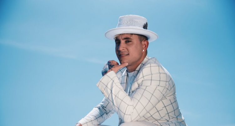 Este verano del 2017 Osmani vuelve al ruedo con un tema que pondrá a bailar a todos los latinos. Se trata de “Este verano es mío”, el último lanzamiento del cantante con el que quiere llegar de nuevo al número uno.