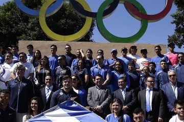Según el dirigente, El Salvador, que será representado por unos 400 deportistas, podría obtener medallas en levantamiento de pesas, ajedrez, tenis y fisicoculturismo, kárate do, taekwondo y esgrima.
(EFE)