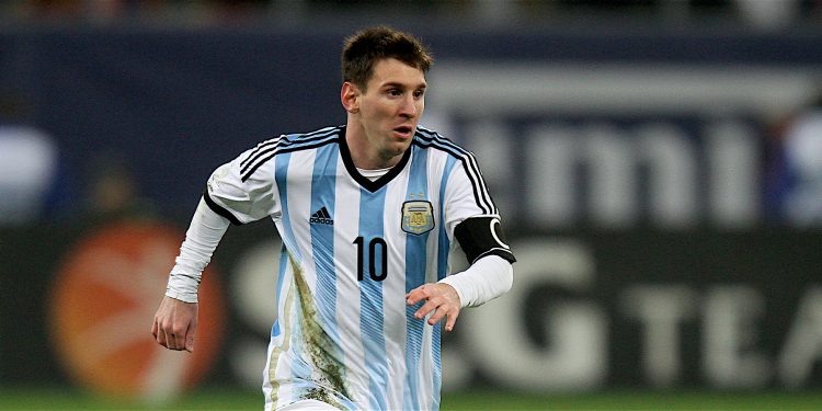 A la estrella argentina se le vio poco activo y departiendo con su amigo Sergio Agüero, que volvió a la selección tras convertirse en el máximo goleador de la historia del Manchester City.
(Dreamstime)