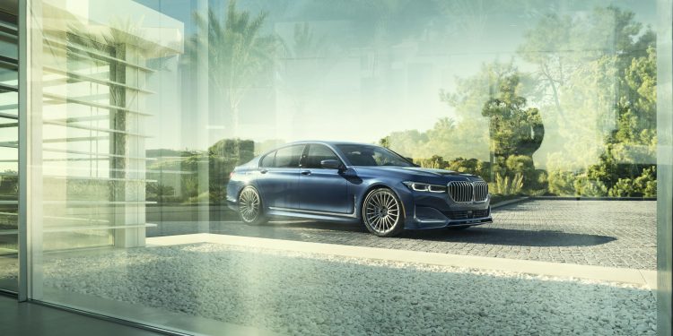 El nuevo BMW Alpina B7 hace de 0 a 60 mph en 3.5 segundos. Eso supera el tiempo de la Serie 7 con motor V12 de 3.6 segundos, y alcanzará una velocidad máxima de 205 mph.
