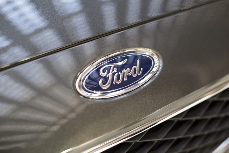 Ford explicó que la decisión es fruto de la reestructuración global de la compañía y que es tras meses de búsqueda de alternativas "incluidas posibles alianzas y la venta de la operación".  (Dreamstime)