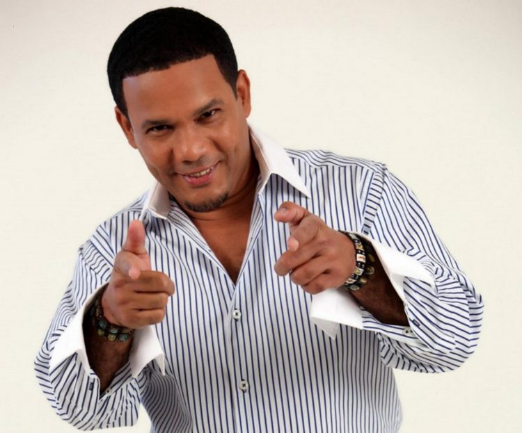 Con el Corazón Abierto (2012) alcanzó el número 3 en la lista de álbumes de Tropical, mientras que su exitoso single "Tu Veneno" se convirtió en el tercer lugar de Acosta en la lista de canciones tropicales.
