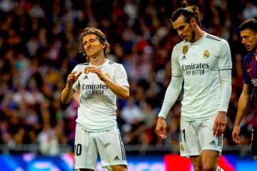 El croata Luka Modric (i) y el galés Gareth Bale, ambos del Real Madrid, durante el partido de la 26ª jornada de Liga en Primera División. EFE