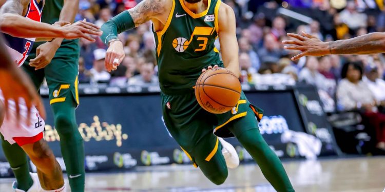 El jugador español Ricky Rubio de Utah Jazz en acción ante Washington Wizards durante un partido de baloncesto de la NBA entre Utah Jazz y Washington Wizards disputado en el CapitalOne Arena de Washington, DC (EE.UU.). EFE