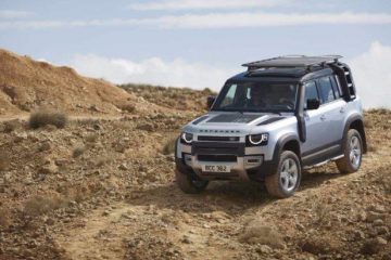 El equipo de diseño de Land Rover trabajó en estrecha colaboración con Chris Corbould, supervisor de vehículos de acción y efectos especiales, en la especificación de los vehículos Defender en la película.
