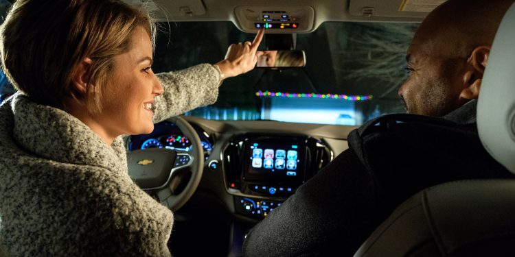 Los propietarios de Chevy, con un plan activo de OnStar, pueden solicitar una "Actualización de Santa" a partir de la víspera de Navidad (24 de diciembre) y los asesores proporcionarán el progreso y ubicación de Santa Claus, con base en el mapa oficial de NORAD.