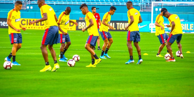 Vista de un entrenamiento de los jugadores de Colombia. EFE/Giorgio Viera/Archivo
