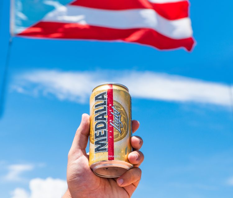La cerveza Medalla Light, un ícono del disfrute en Puerto Rico, acaba de hacer su entrada en New Jersey.