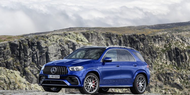 El AMG GLE 63 S tiene su capacidad todoterreno que incluye modos de conducción Sand y Trail con programación específica de control de estabilidad y una distancia al suelo adicional de 2.16 pulgadas