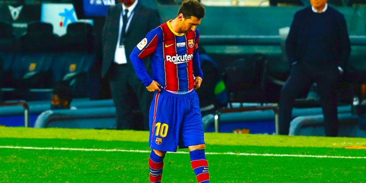 El delantero del FC Barcelona Leo Messi, durante el partido de la decimocuarta jornada de LaLiga Santander ante el Valencia disputado este sábado en el Camp Nou, en Barcelona. EFE/