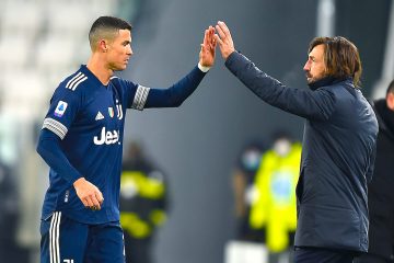 Andrea Pirlo, técnico del Juventus Turín (d) y Ronaldo (iz).EFE