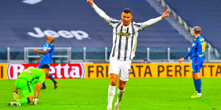 El portugués Cristiano Ronaldo, anoto dos goles que elevan a 758 sus tantos en partidos oficiales. EFE