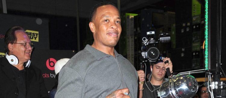 TMZ detalló que Dr. Dre, de 55 años, sufrió el aneurisma el lunes y sostuvo que fue trasladado al momento al hospital.
(Dreamstime)