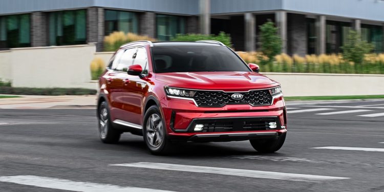 Este Sorento del 2021 logra superar a su predecesor en todos los sentidos y ha mejorado tan radicalmente que hasta le puede dar pelea a los SUV de lujo.