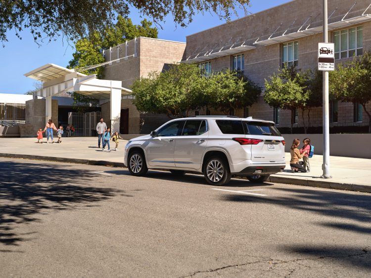 Los padres expresan aprensión al conducir en el comienzo de este año escolar; Chevrolet Traverse ofrece características y tecnología de seguridad para ayudar a darles mayor tranquilidad 