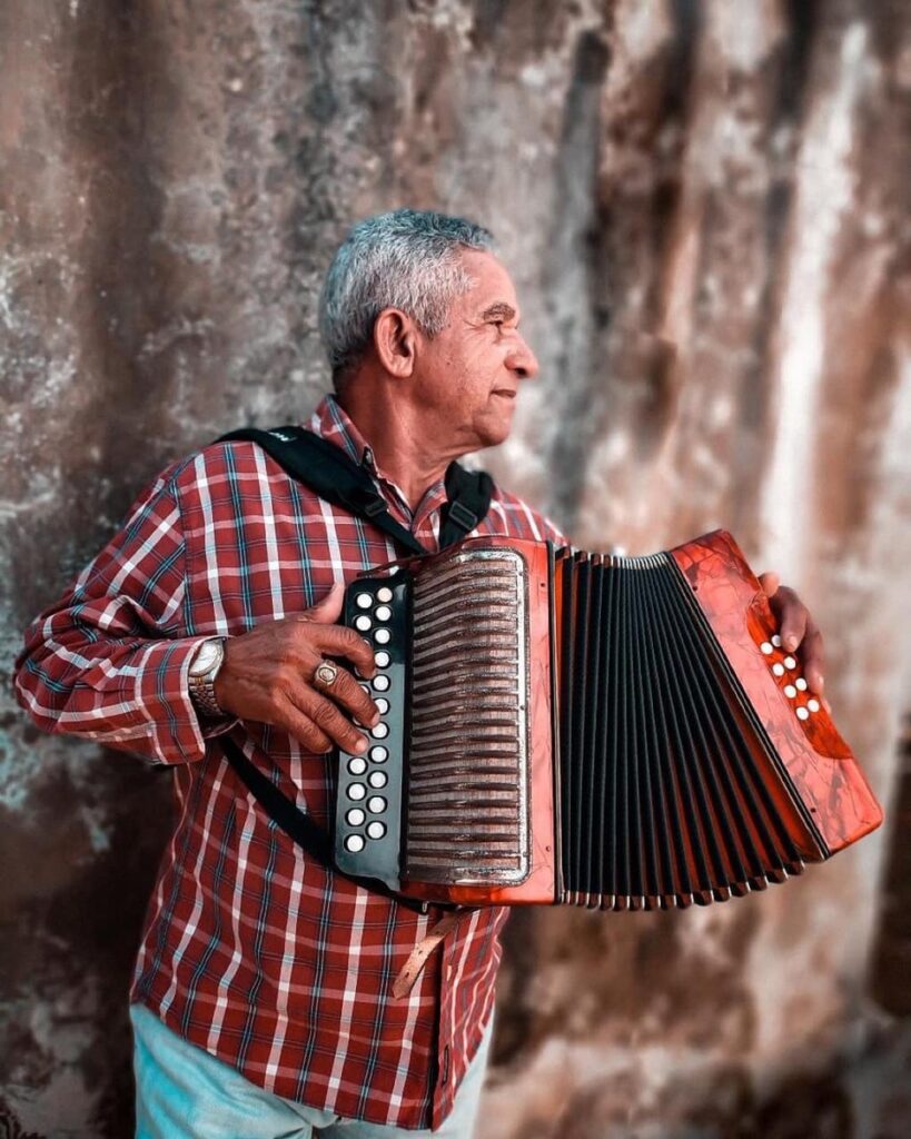 PHOTO-2022-08-11-15-04-53-819x1024 “El español Núñez” celebra los 63 años en la música típica