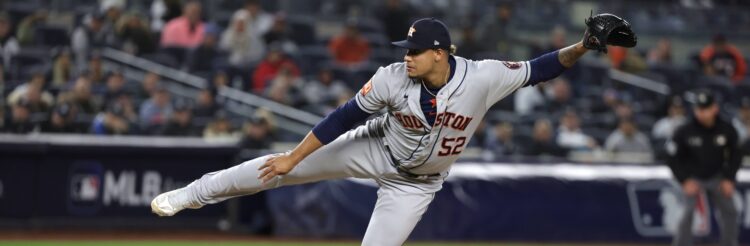 New York (United States), 23/10/2022.- Houston Astros relief pitcher Bryan Abreu releases a pitch against the New York Yankees during the seventh inning of the fourth game of the American League Championship Series at Yankee Stadium in the Bronx borough of New York, New York, USA, 23 October 2022. (Liga de Campeones, Estados Unidos, Nueva York) EFE/EPA/JUSTIN LANE