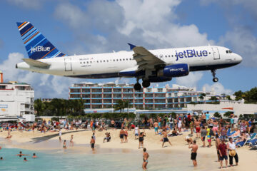 Según informó Spirit en un comunicado, los resultados preliminares de la votación muestran que más del 50 % de accionistas aprobaron la venta a la aerolínea JetBlue, que previamente se había impuesto a Frontier Airlines, que también pujaba por la compañía floridana.
(Dreamstime)