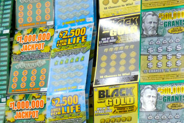 La Administración de Lotería de California anunció en su cuenta de Twitter que el boleto que acertó los seis números se vendió en un establecimiento de Altadena, y es la primera vez que una persona gana más de 1.000 millones gracias al juego de azar en el estado.
(Dreamstime)