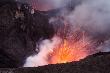 El volcán de Mauna Loa se encuentra a pocos kilómetros del de Kilauea, que en 2018 sufrió una erupción que destruyó más de 700 hogares, obligando a varios residentes a desplazarse. (Dreamstime)