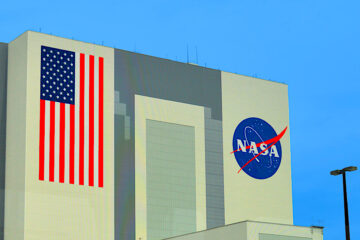 Junto a otros directivos de la NASA, Nelson señaló que mantienen para el año 2024 el despegue de la misión Artemis II, que hará un trayecto similar pero con tripulación, y en esa medida aseguró que el programa cuenta todavía con apoyo bipartidista y del Congreso estadounidense.
(Dreamstime)