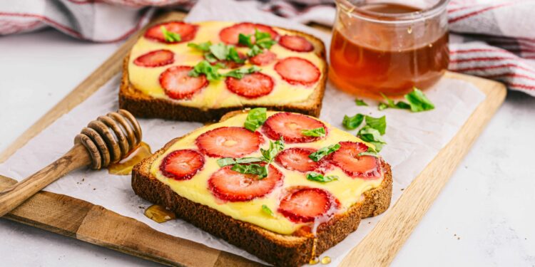 Strawberry-Basil-Yogurt-Custard-Toast_17