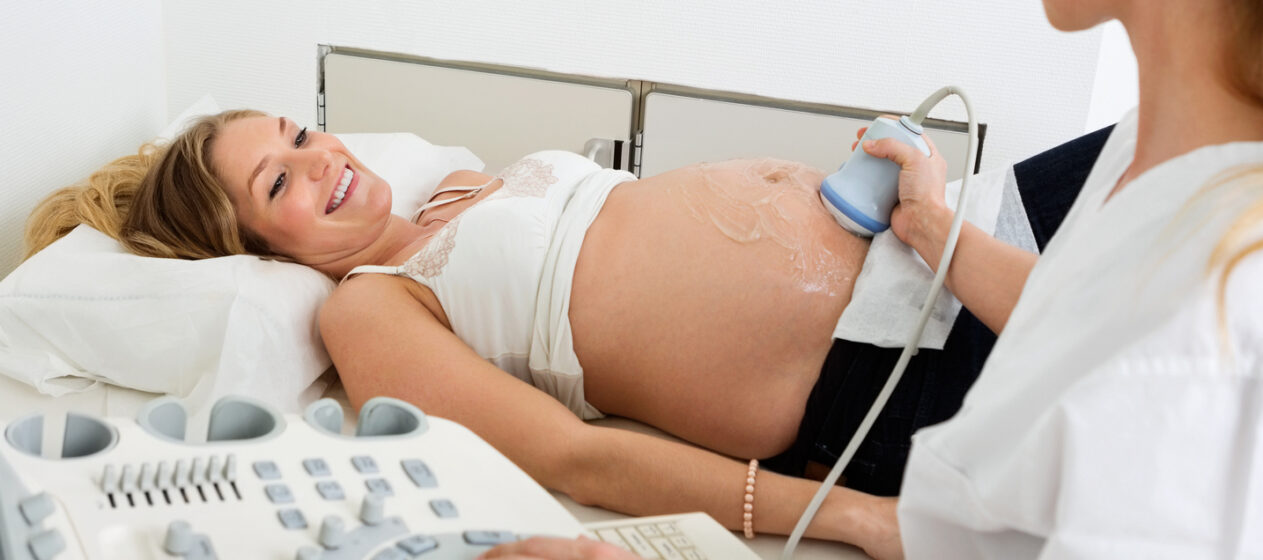 Los científicos analizaron las heces de los bebés que consumieron leche materna y determinaron "la presencia de anticuerpos" que habían recorrido el tracto intestinal de los lactantes. (Dreamstime)
