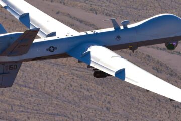 Estos drones son vehículos aéreos no tripulado (UAV, por sus siglas en inglés), es decir, que no llevan una tripulación pero que son dirigidos por un piloto de manera remota.
 (EFE)