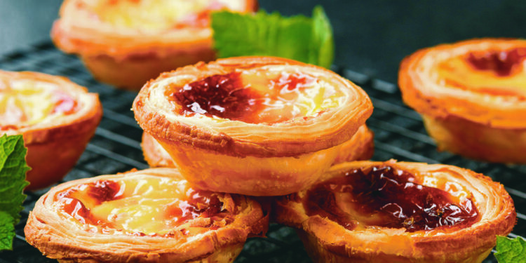 El Pastel de Nata es uno de los postres más queridos de Portugal.