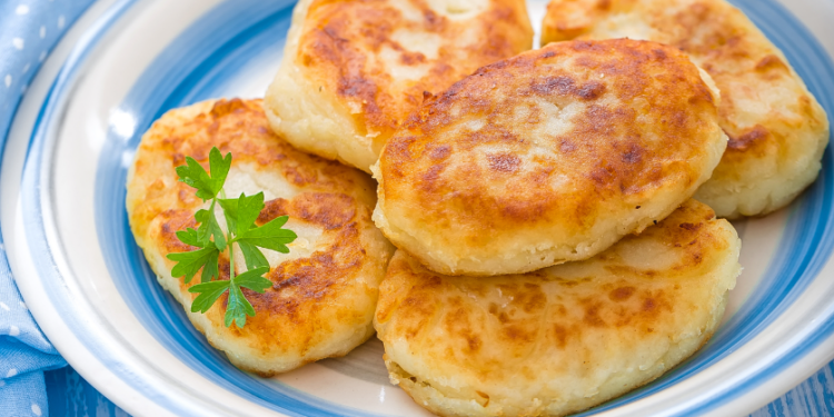 Las tortas de patata de Flynn son una opción calentita y deliciosa, perfectas para cualquier momento del día, ya sea desayuno, comida o cena.