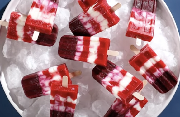 Paletas Tricolor de Yogur y Frutas