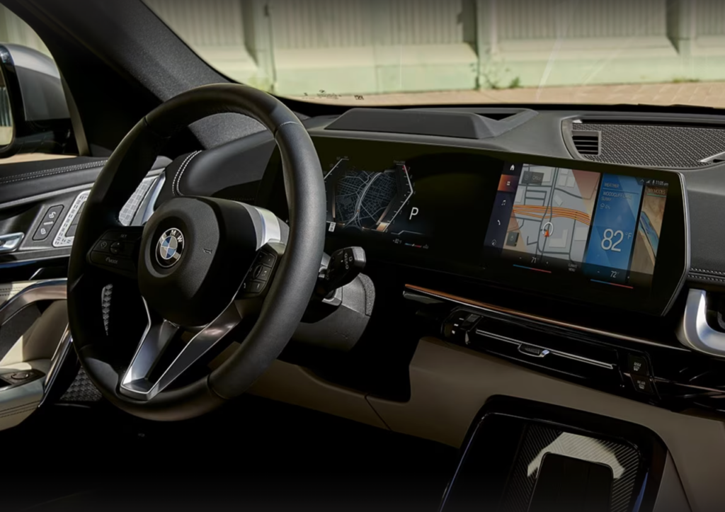Screen-Shot-2023-07-18-at-12.27.08-PM-1024x671 BMW X1 xDrive28i, Placer de conducir en formato compacto